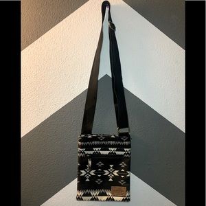 Dakine Juve crossbody shoulder bag